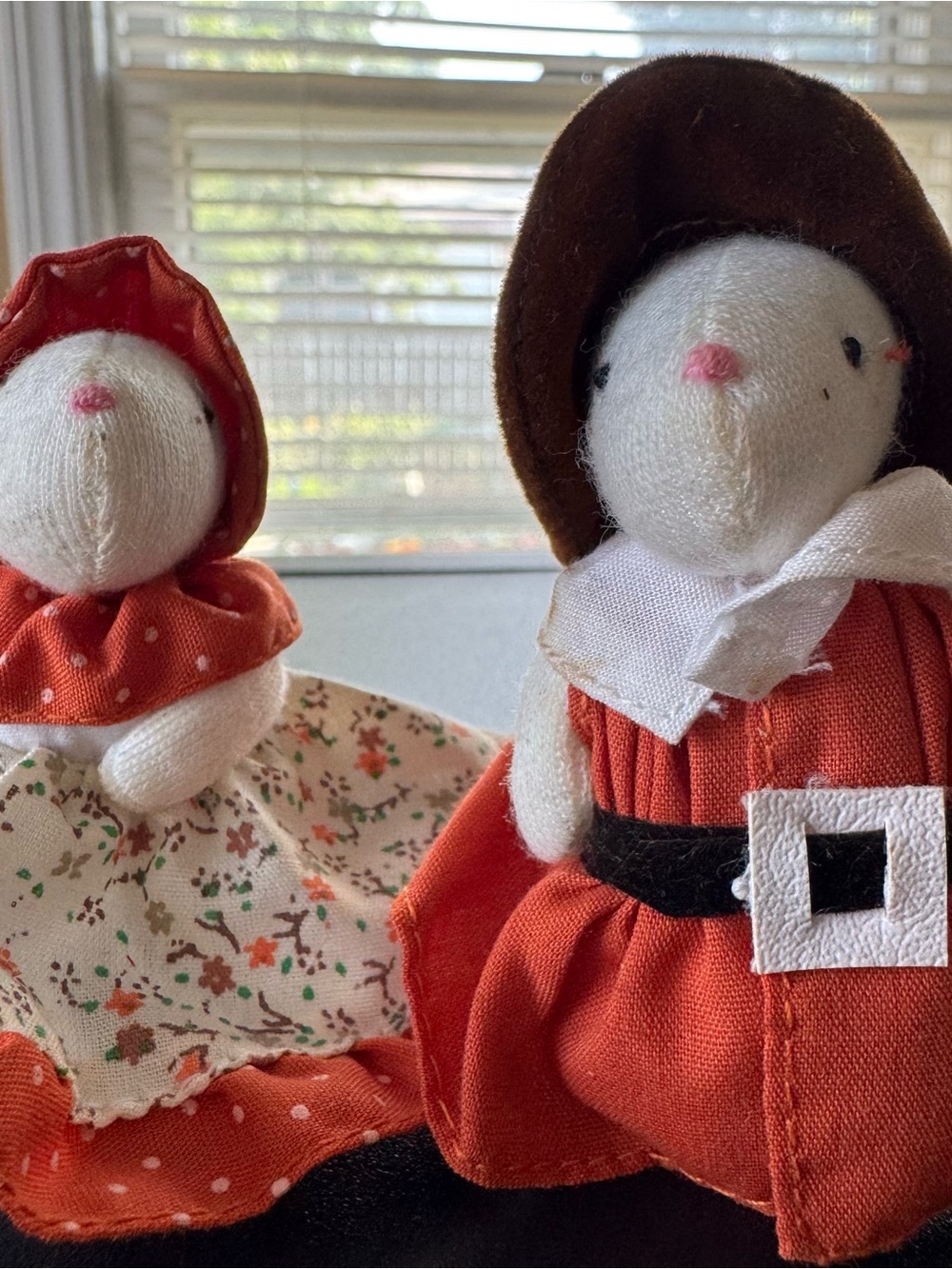 Russ Berrie Orange and Brown Colonial Mouse Couple